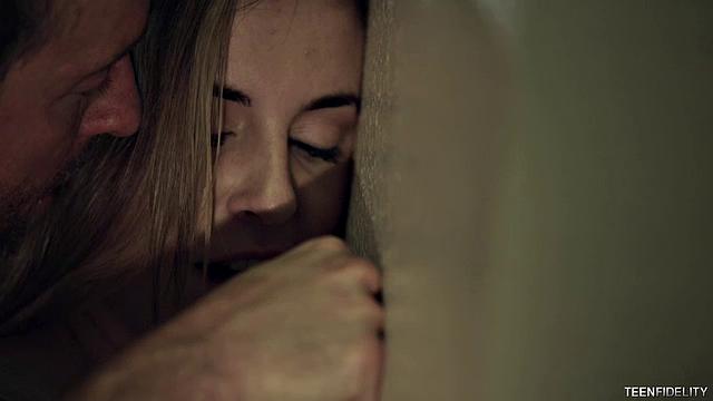 погрузись в жесткое доминирование у бассейна