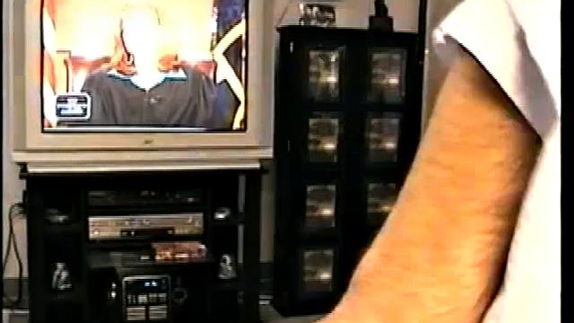 Дерзко трахает и мощно кончает внутрь