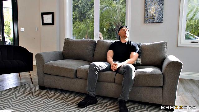 Лекси Лор заманила соседа и устроила дикий анал с фистингом и глотанием спермы