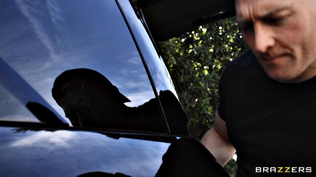 Лекси Лор заманила соседа и устроила дикий анал с фистингом и глотанием спермы