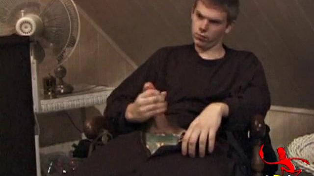 Смотри, как зрелый христианин дважды кончает на камеру, только для геев.