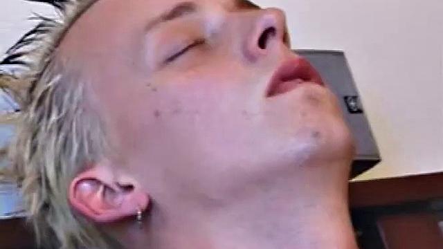 Roar Fucks Kalvin Riley