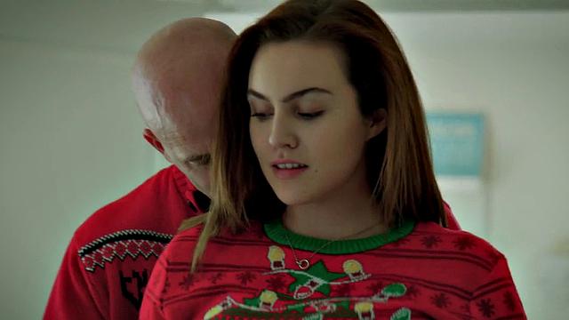 шалунья скачет на старом жеребце, будто чемпионка по родео