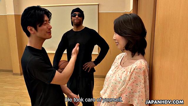 Aya Kisaki gets orgasms from a colleague