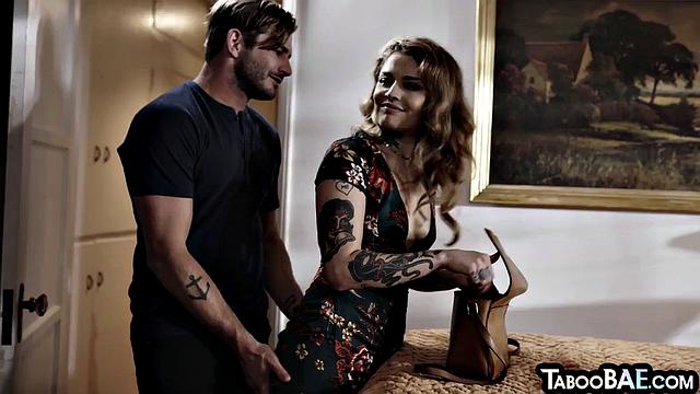Big ink babe gets pounded by man