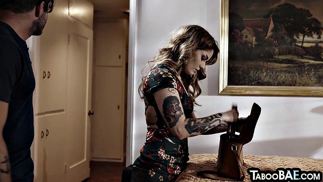 Big ink babe gets pounded by man