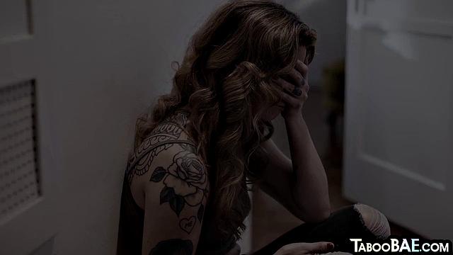 Big ink babe gets pounded by man