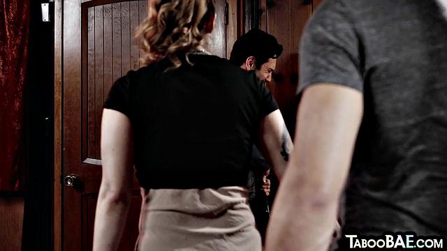 Big ink babe gets pounded by man