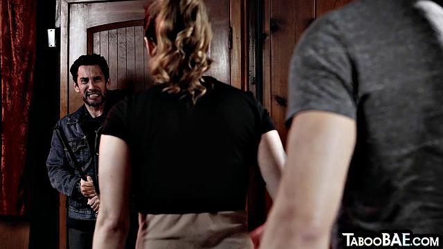 Татуированная с пышной жопой трахается с мужиком жёстко и в чулках.