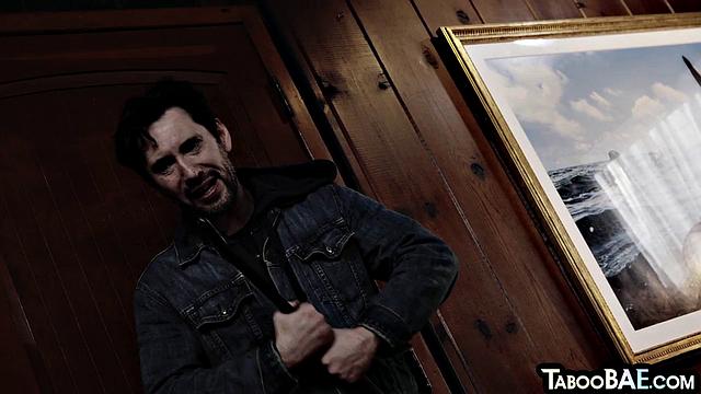 Big ink babe gets pounded by man