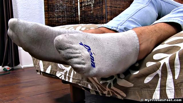 Maui's Foot and Sock Play - Maui