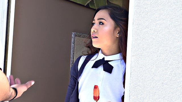 How Many Licks Does It Take To Get To The Center Of A Sweet Petite