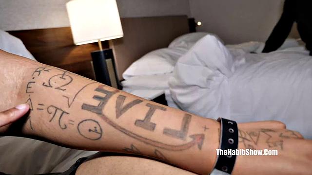 First time amateur with a huge ass & tattoos goes wild on a hotel room with stretch3x