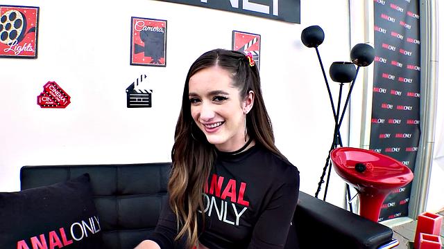 Nadia Gives Up Booty