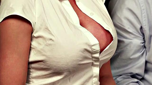 CFNM sluts love seducing naked guy b4 blowing his dick