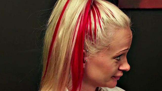 CFNM sluts love seducing naked guy b4 blowing his dick