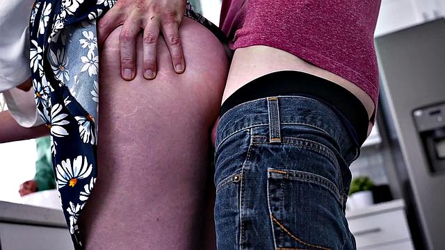 у риона две блондинки - носки стирать не придётся