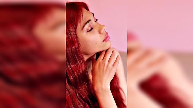 рыжая milf в розовом: показывает класс и забывает про приёмы у врача