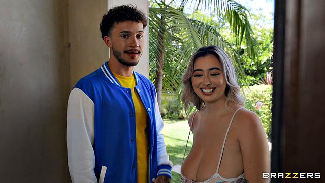 Похотливая соседка и мачеха соблазняют молодую пару за обедом, аполлон не устоял перед лексией и леаной!