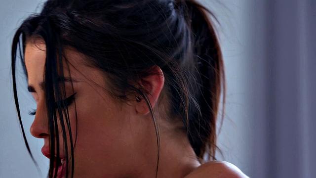 Девки пилят друг друга как на конкурсе - гигиену и юмор обеспечим!