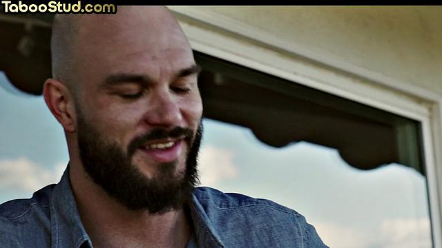 Skinny twunk gaping after DILFs' penetration