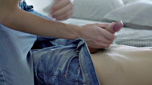 Handsome twinks sucking before bareback in couple