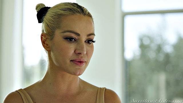 Виктория Voxxx и Cherry Kiss - йога не задалась, зато языки заняты делом, вот и тренировка для взрослых пошла как надо!