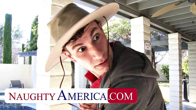 мастер получает по полной и кончает в рот