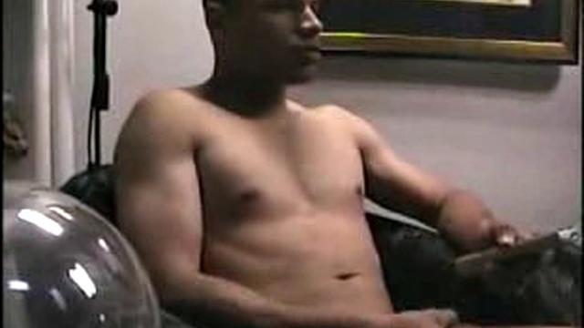 Гей-любовник Дино не экономит на оральных удовольствиях, всё для двойного кайфа.