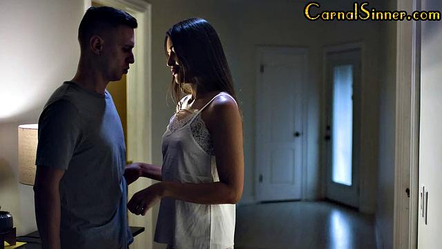 Roundass slut bouncing on BF's dick