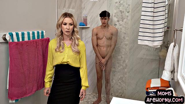 Big ass stepmom gets anal pounded