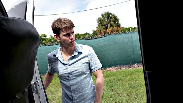 Pulled straight amateur stud fucks in public van outdoor