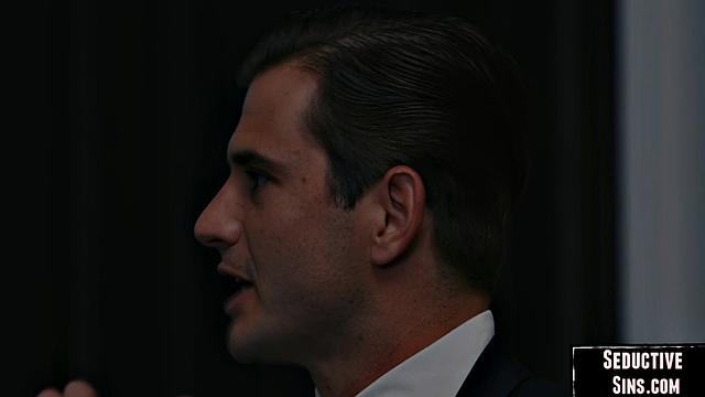 Блондинка с роскошной фигурой получает глубокий вагинальный секс и отсасывает член после этого.