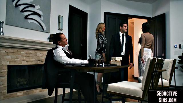 Blonde babe gets cuntsmashed