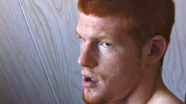 Тристан дрочит на порно, камера ловит каждый сантиметр его члена