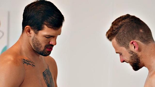 Muscled eager jock loves 3way after assfucking