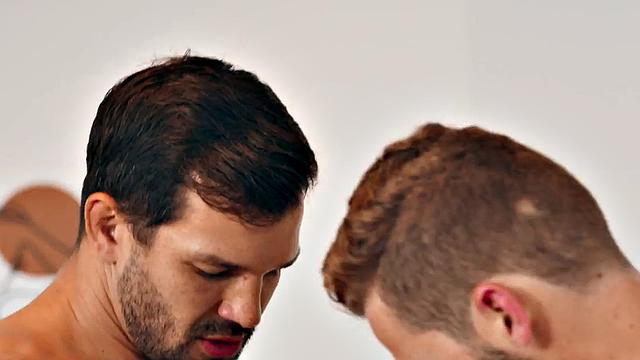 Muscled eager jock loves 3way after assfucking