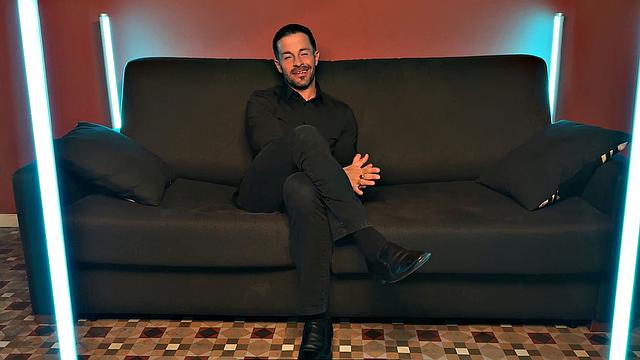 Валентина Наппи получает огромный член в жопу и полное заполнение спермой