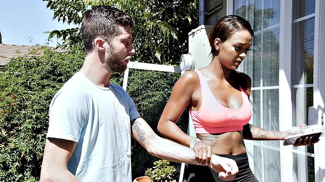 Fitness Blogger Goes With Sex Stream