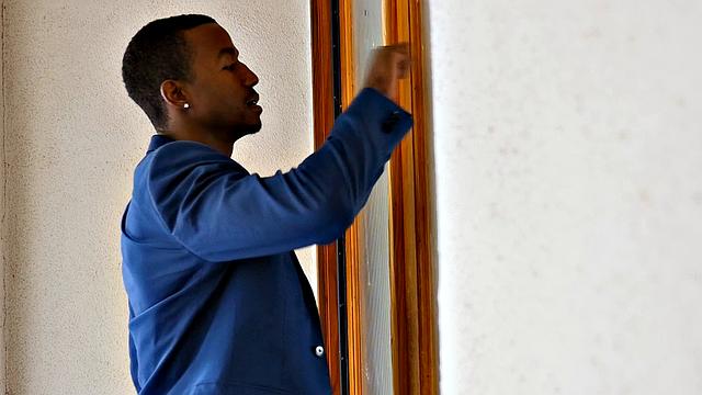 жена босса идёт на всё ради страсти с уволенным парнем