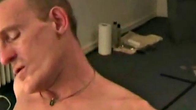 Amateur German barebacked in skinny hole in closeup