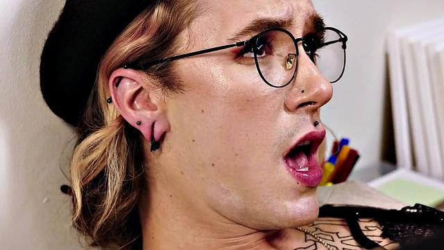 Artist barebacked by stud cock till cum on glasses