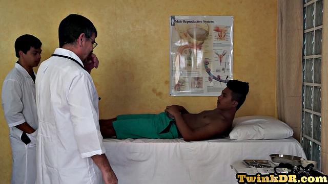 Amateur Asian twink analfucked by 2 doctors