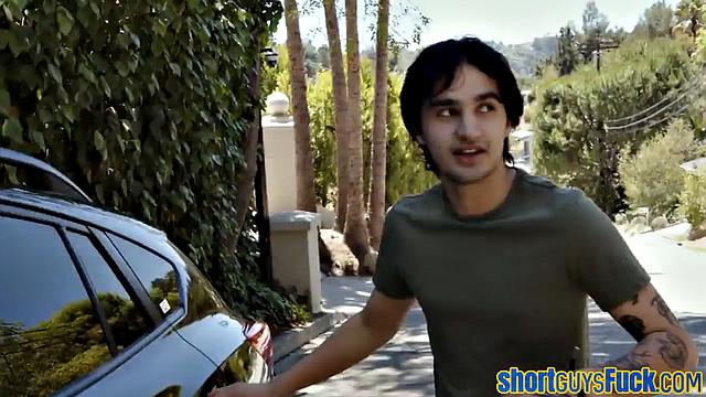 Pocket-sized lad drilling MILF's cunt