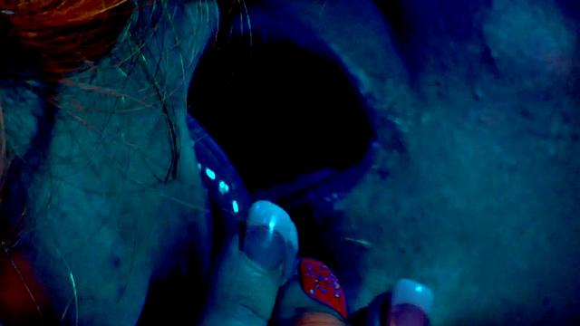 Glamcore lesbian fingers before oral and vibrator toying