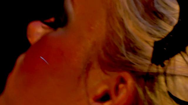 Glamcore lesbian fingers before oral and vibrator toying