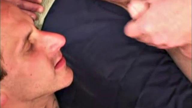 Зрелые парни Steve и Jersey дрочат и делают минет друг другу, финал на лицо.