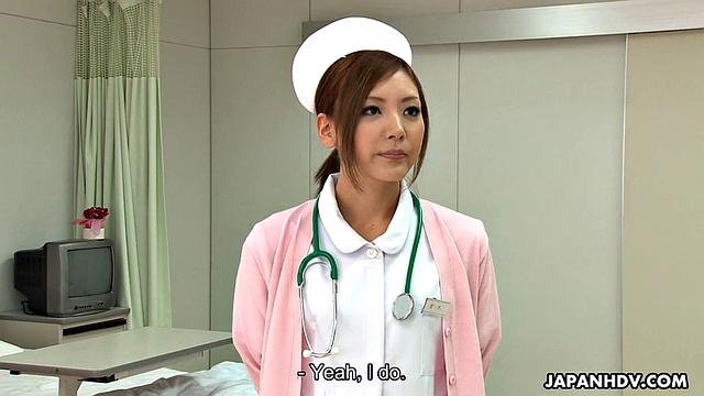 азиатская медсестра Мио Кураки трахается на работе