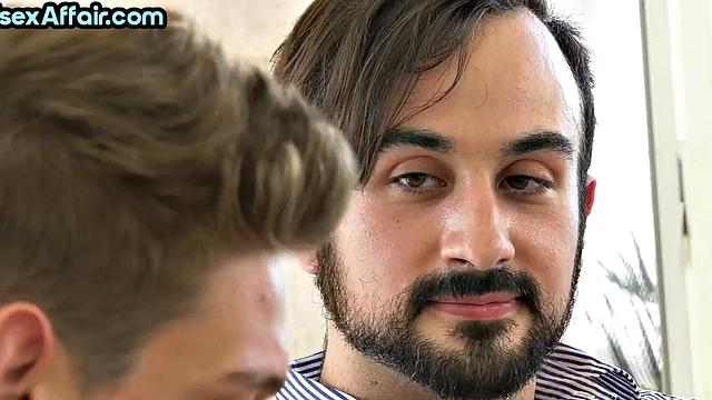 би пара и парень меряются в конкурсе глубокого минета