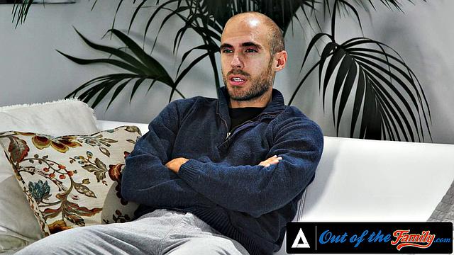 Реаган Фокс жёстко соблазняет взрослого пасынка и готова на всё ради члена